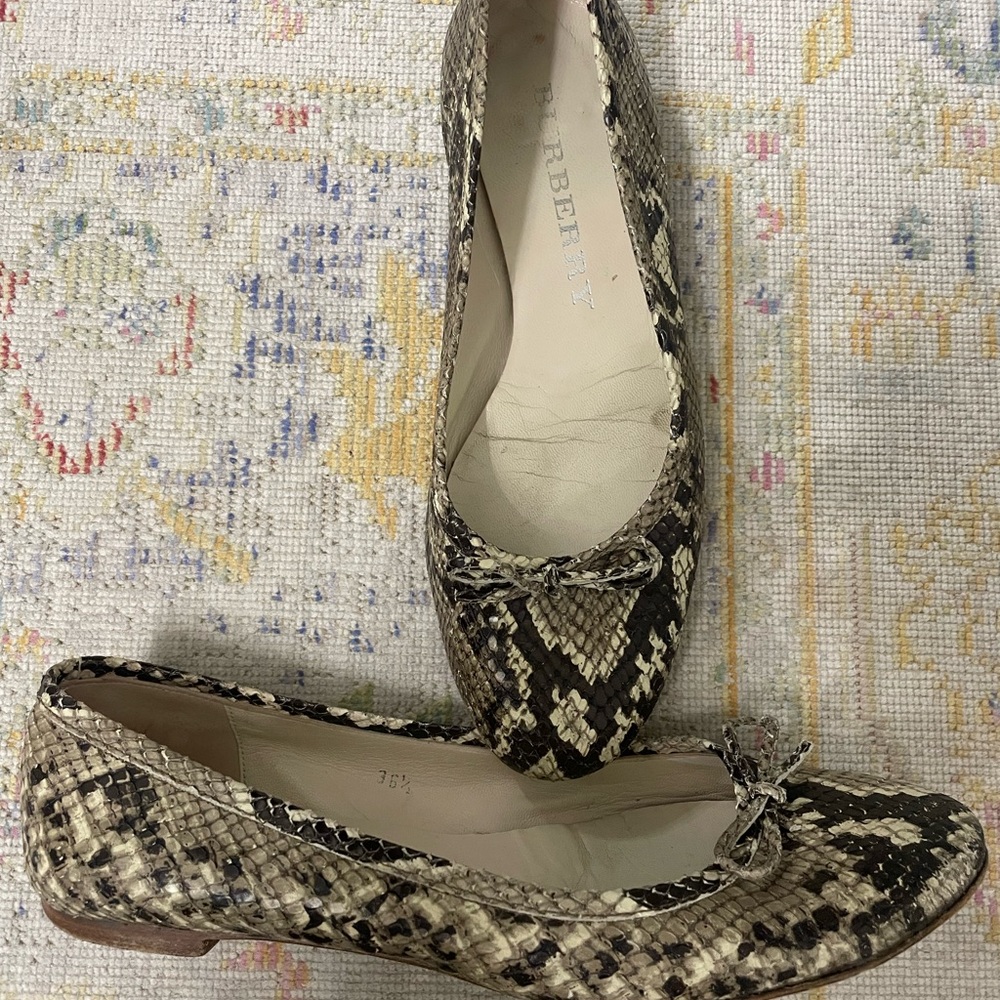 Burberry Women's Snakeskin Pattern Flats - Black and Cream - Picture 2 of 3